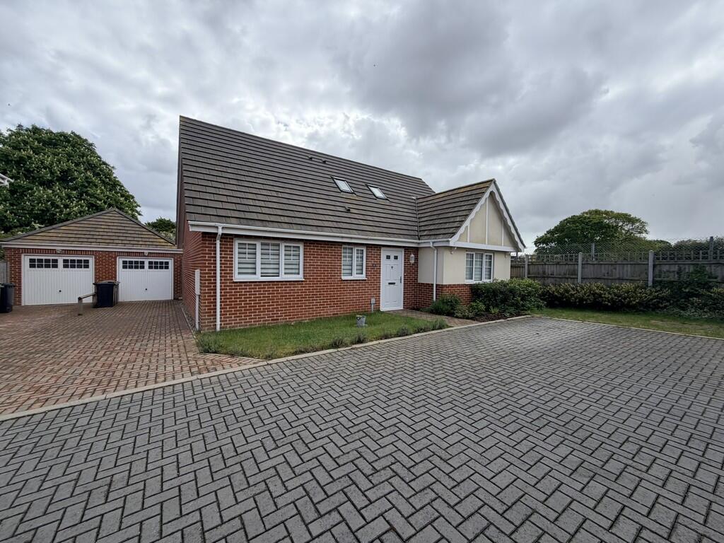 4 bed Detached bungalow for rent in . From Living Property - Beccles