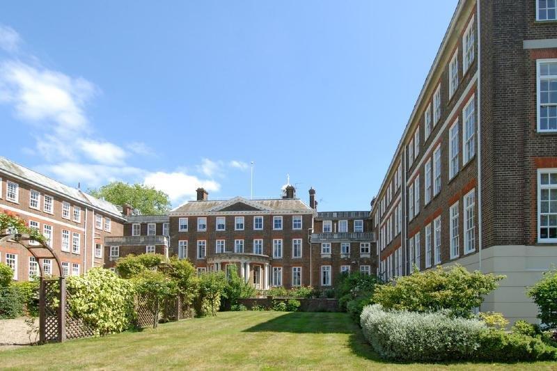 2 bed 1st Floor Flat for rent in Southgate. From Des Res