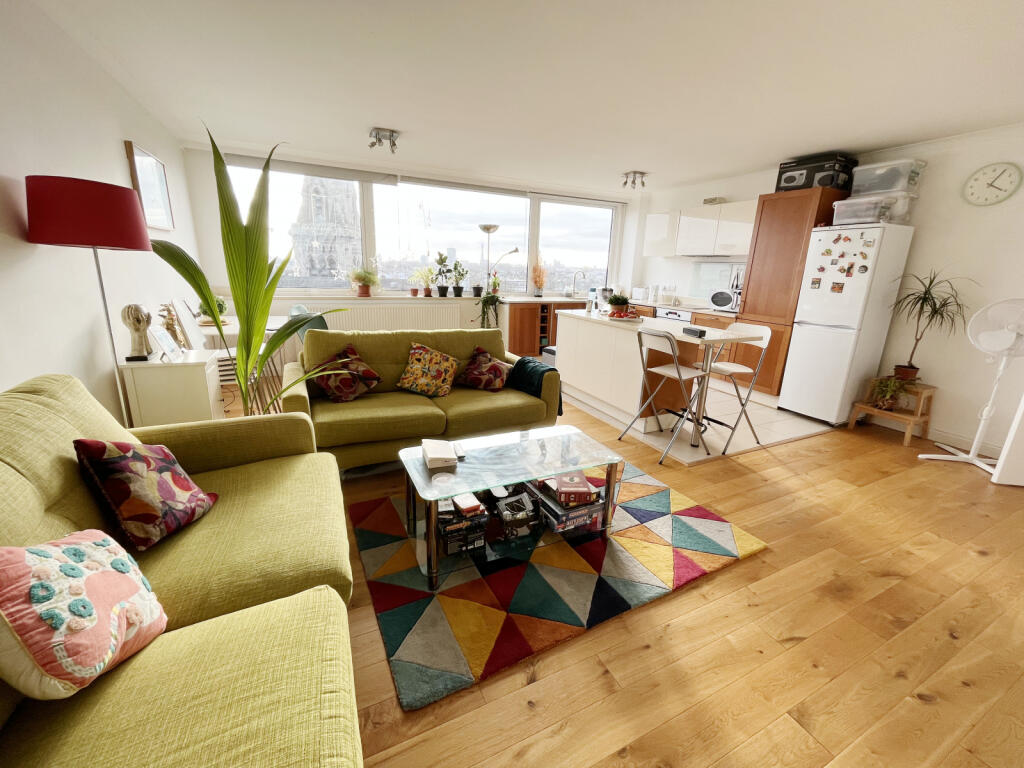 2 bed 1st Floor Flat for rent in Hampstead. From Des Res