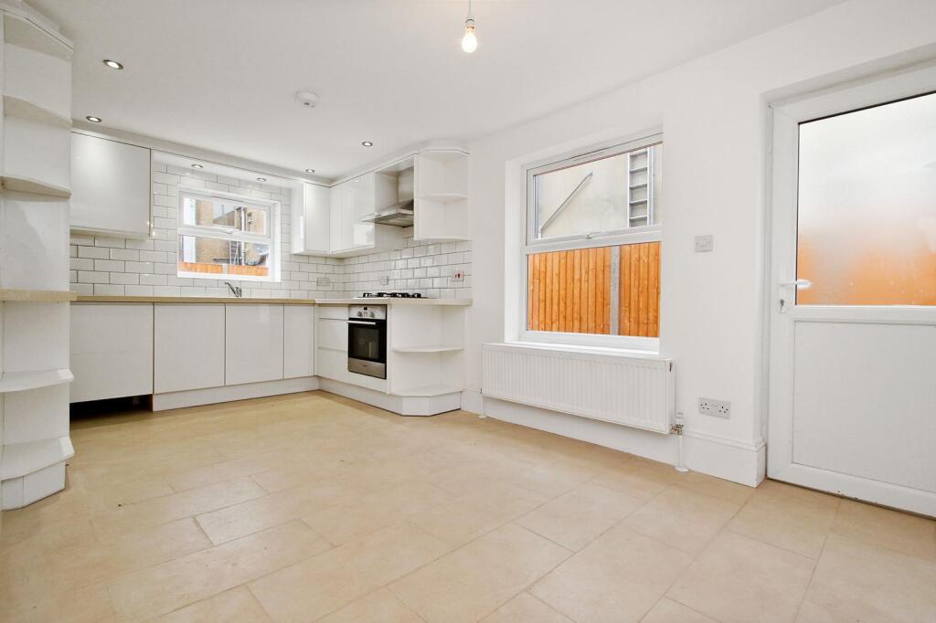 4 bed Mid Terraced House for rent in Willesden. From Des Res