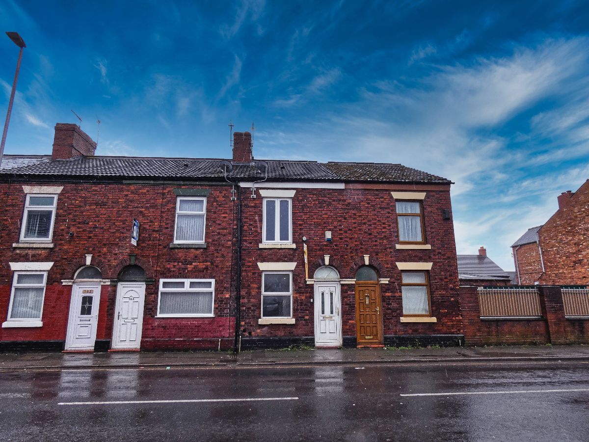 3 bed Mid Terraced House for rent in Crewe. From Wards Property Management