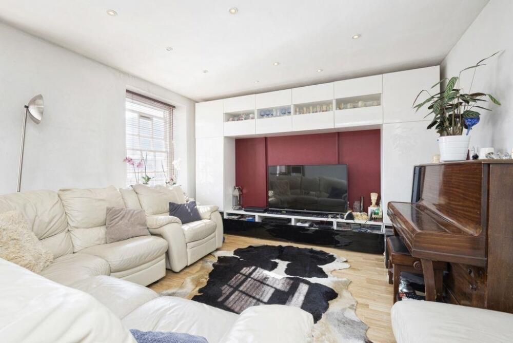 4 bed Maisonette for rent in Camden Town. From SN Estates - london estate agents