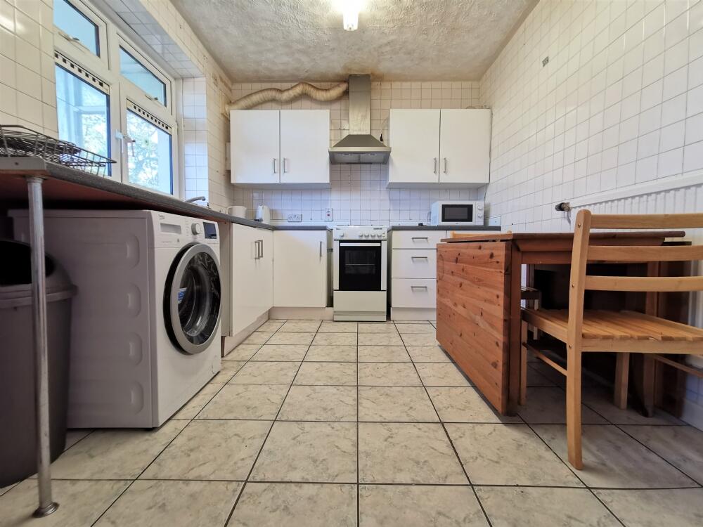 4 bed Flat for rent in Camden Town. From SN Estates - london estate agents