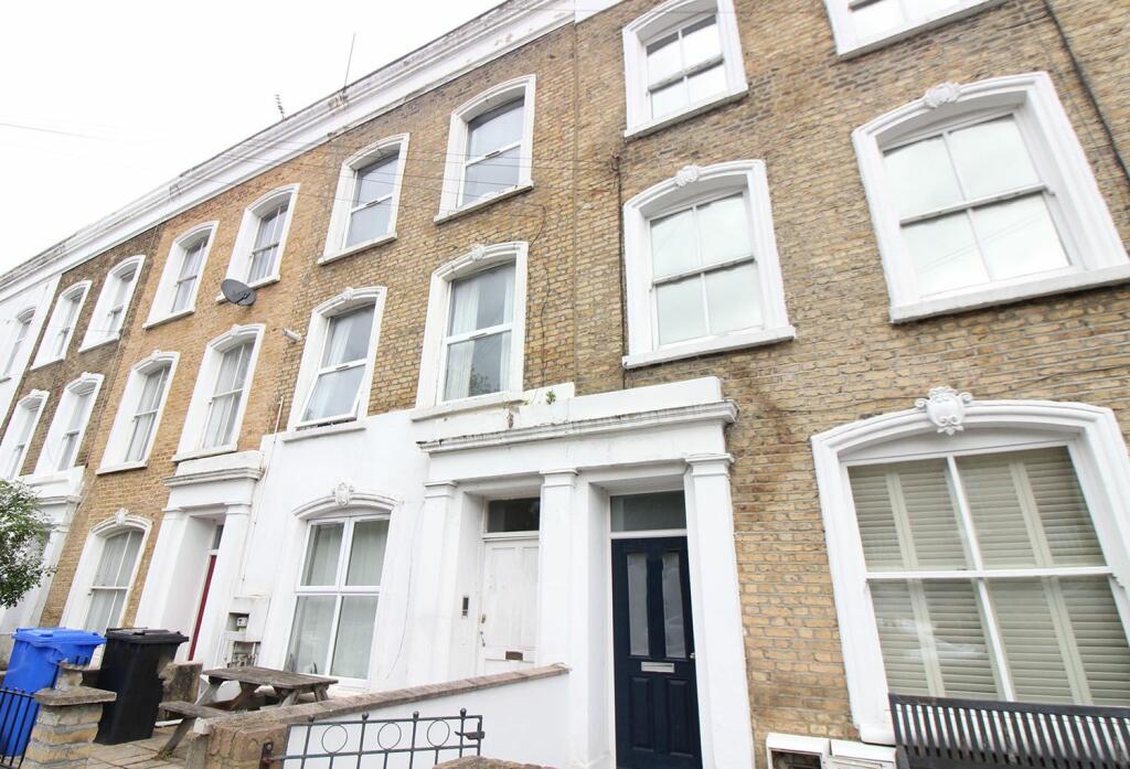 4 bed Flat for rent in Stoke Newington. From SN Estates - london estate agents