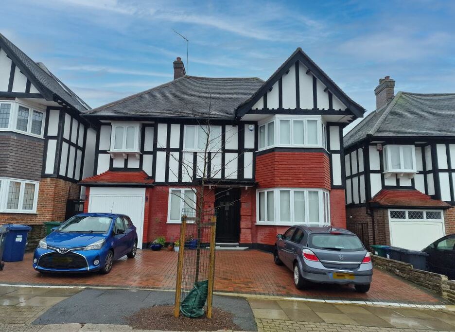 5 bed Detached House for rent in Hendon. From Dreamview Estates