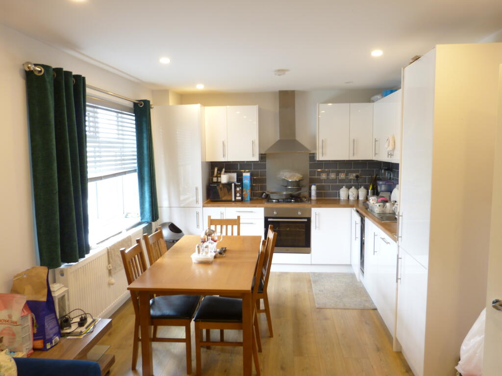 2 bed Flat for rent in Willesden. From Dreamview Estates