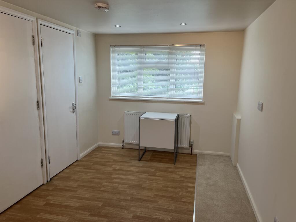 4 bed Mid Terraced House for rent in Hendon. From Dreamview Estates