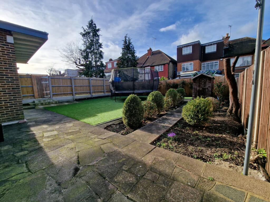 5 bed Detached House for rent in Hendon. From Dreamview Estates