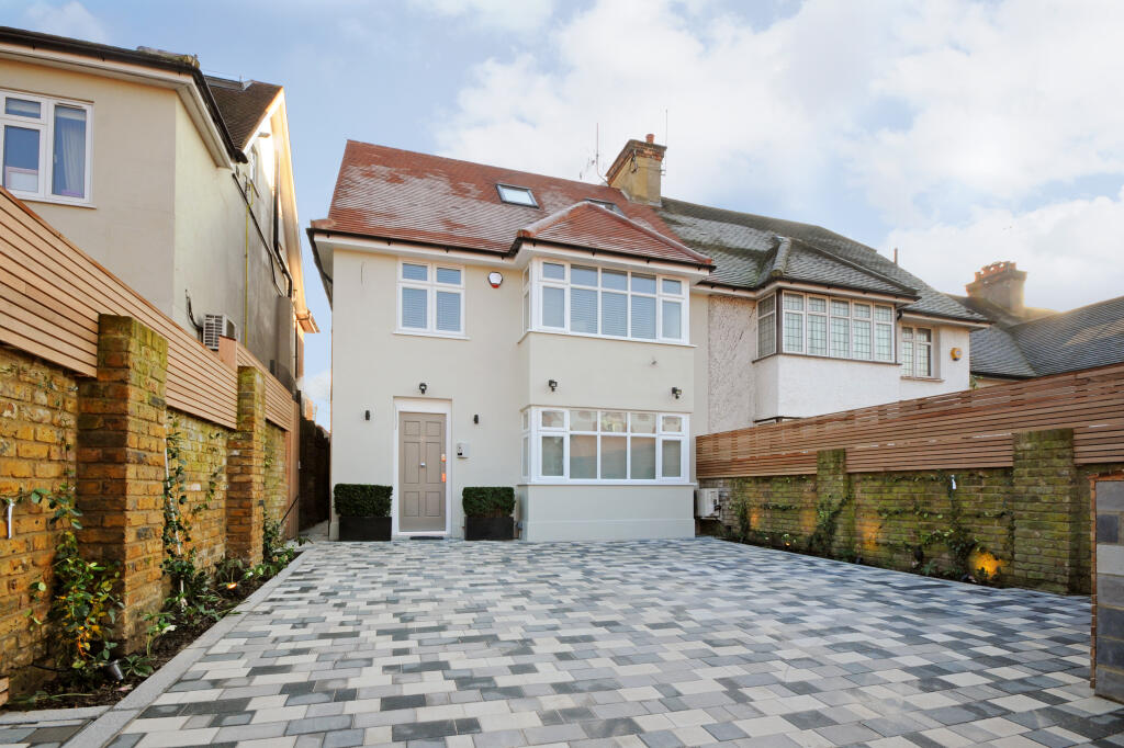5 bed Semi-Detached House for rent in Hendon. From Dreamview Estates