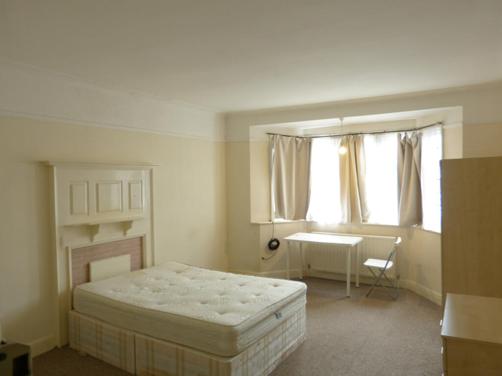 0 bed 1st Floor Flat for rent in Hendon. From Dreamview Estates - Golders Green
