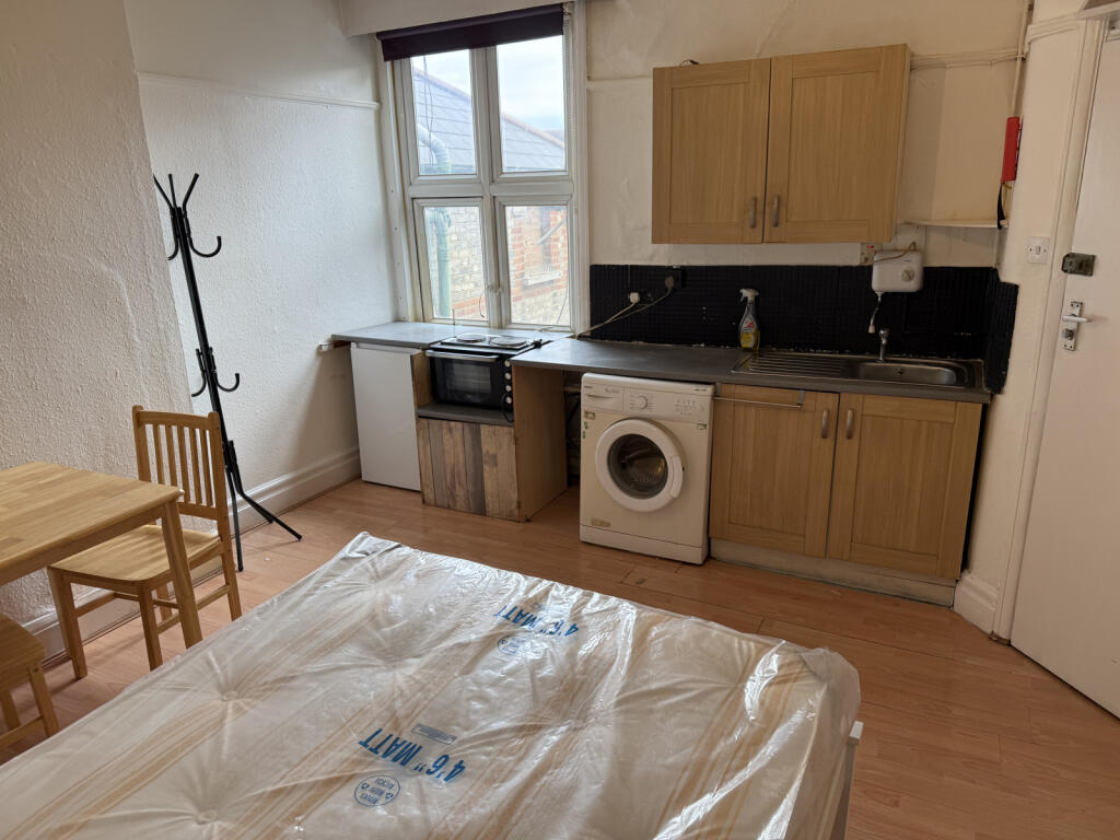 0 bed 1st Floor Flat for rent in Hampstead. From Dreamview Estates - Golders Green