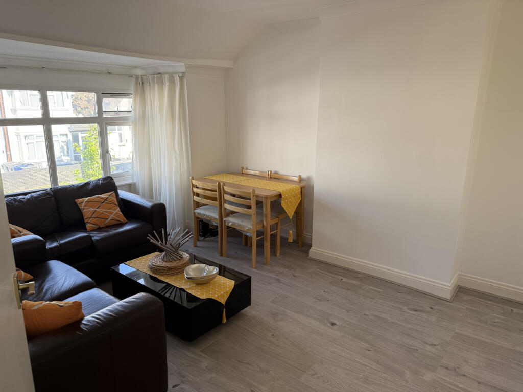 1 bed 1st Floor Flat for rent in Hendon. From Dreamview Estates - Golders Green