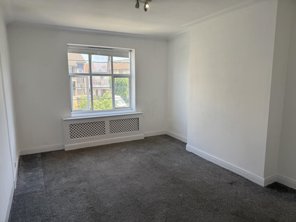 4 bed 1st Floor Flat for rent in Hendon. From Dreamview Estates - Golders Green
