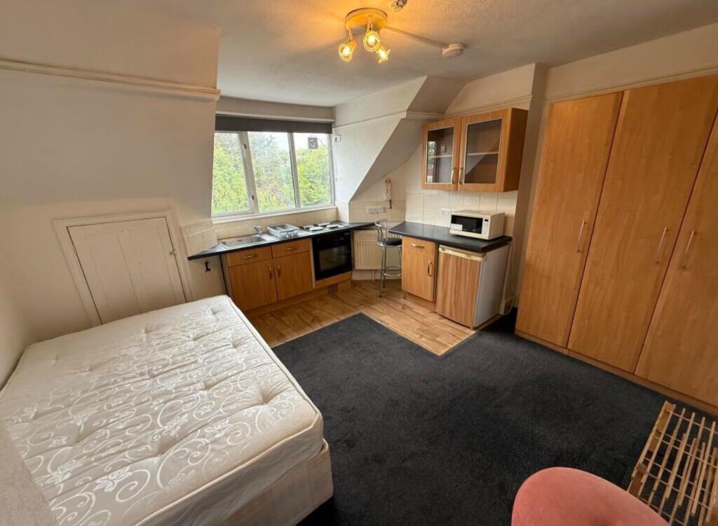 4 bed 1st Floor Flat for rent in Hampstead. From Dreamview Estates - Golders Green