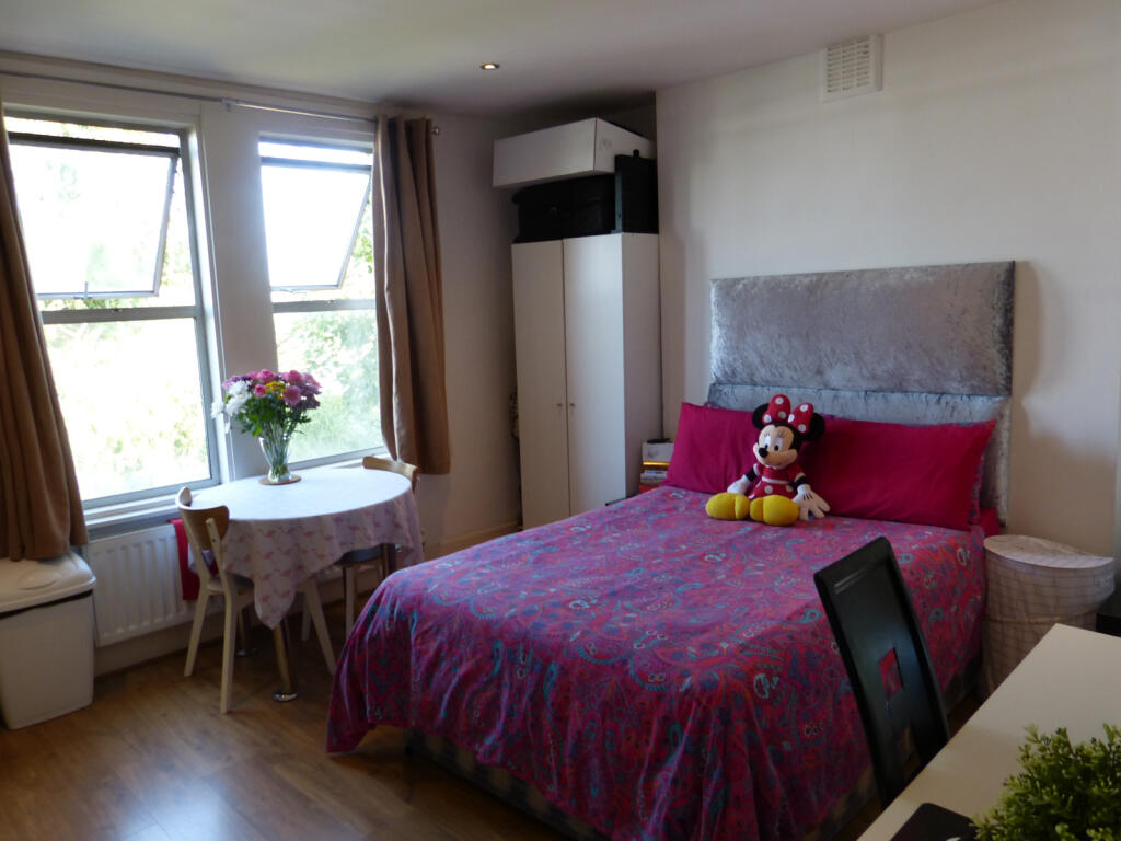 4 bed Studio for rent in Hampstead. From Dreamview Estates - Golders Green