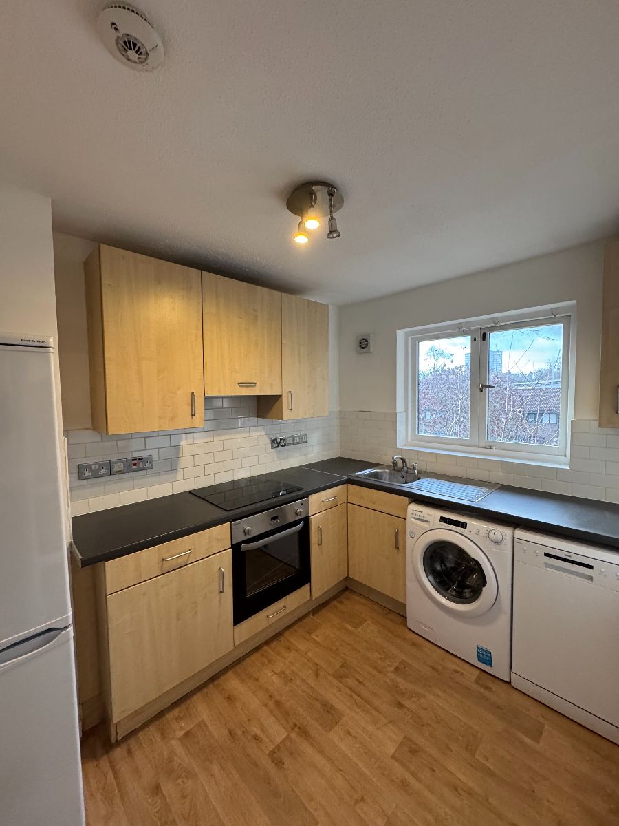 1 bed 1st Floor Flat for rent in London. From Purple Hat Property