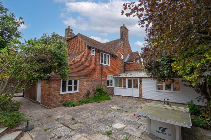 6 bed Detached for rent in Tonbridge. From Waghorn & Company - Tonbridge