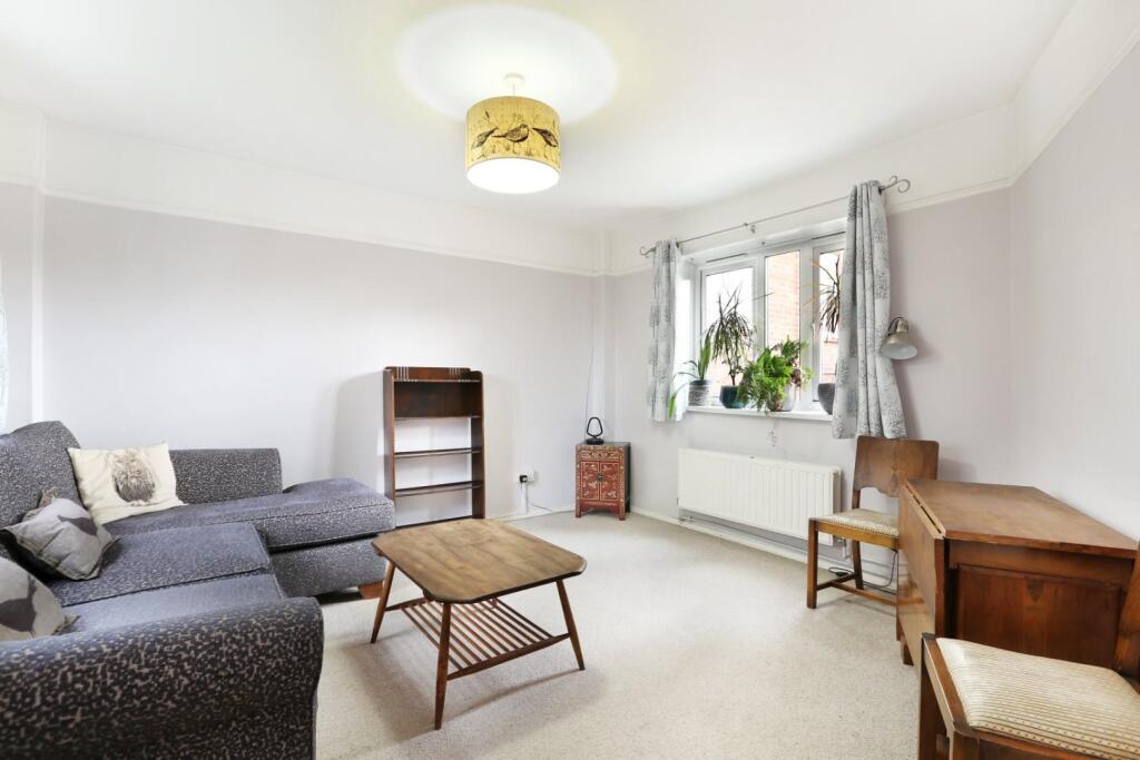 2 bed Apartment for rent in London. From Hunters - Camberwell