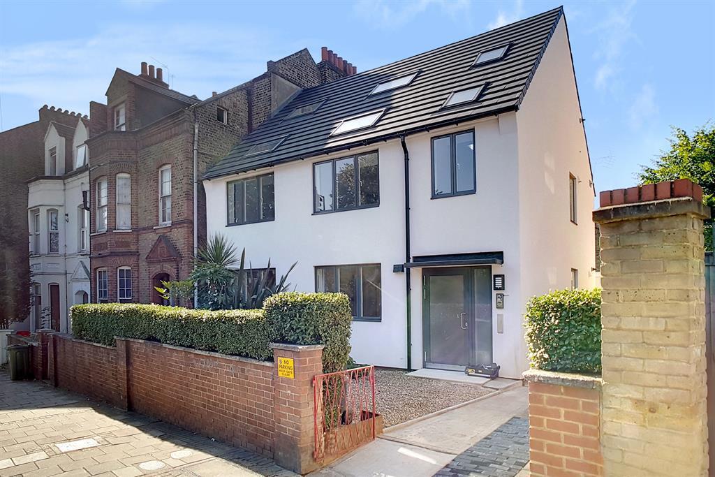 3 bed Annexe for rent in Streatham. From Hunters - Camberwell 3 bed Annexe for rent in Streatham. From Hunters - Camberwell