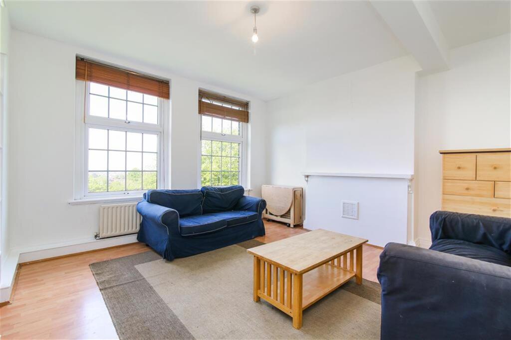 3 bed Apartment for rent in Streatham. From Hunters - Camberwell