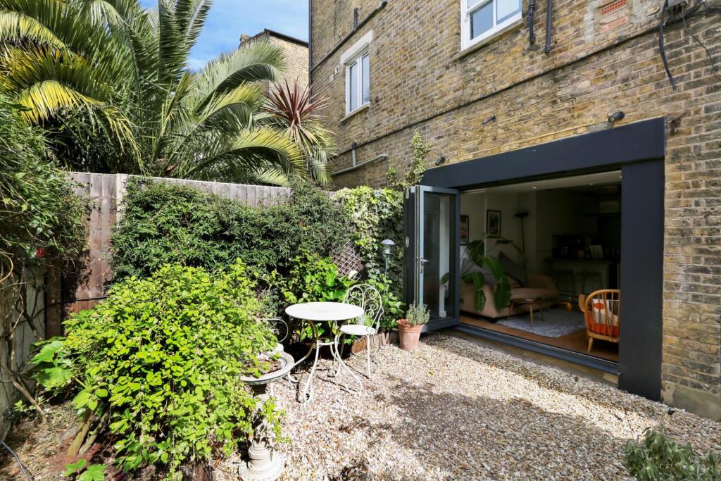 2 bed 1st Floor Flat for rent in Camberwell. From Hunters - Camberwell