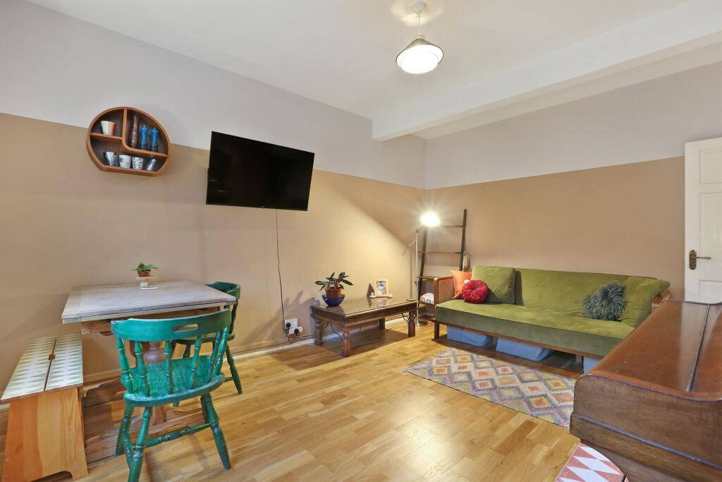 2 bed Apartment for rent in Streatham. From Hunters - Camberwell 2 bed Apartment for rent in Streatham. From Hunters - Camberwell