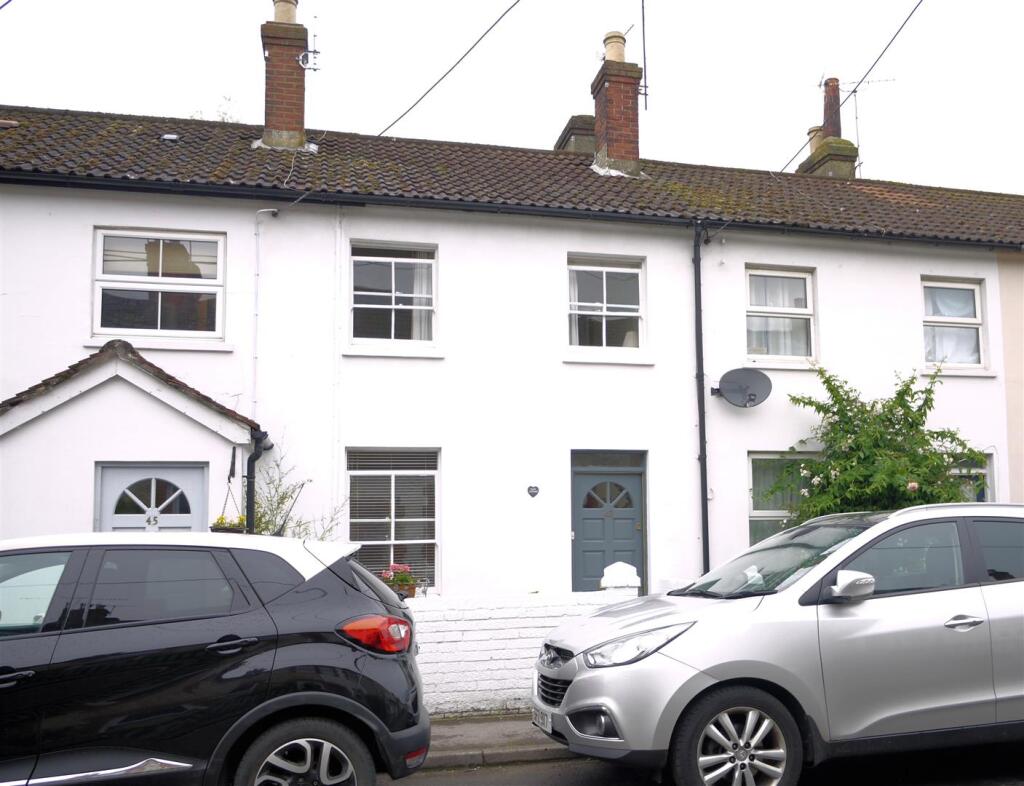 2 bed Mid Terraced House for rent in Alton. From Trueman Letting Company - Farnham