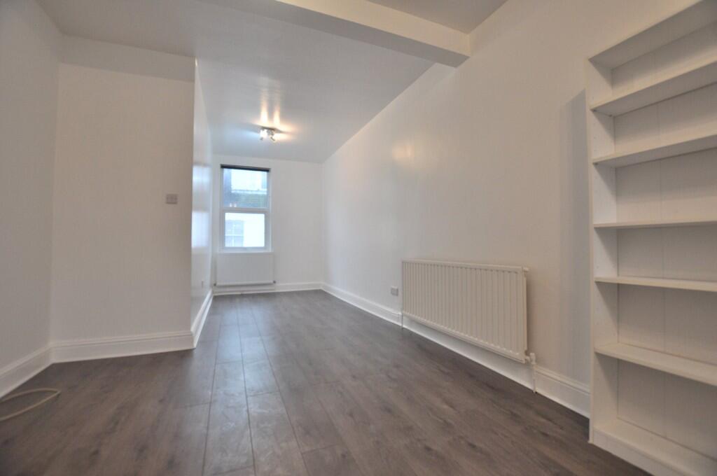 3 bed 1st Floor Flat for rent in London. From Elkay Properties - London