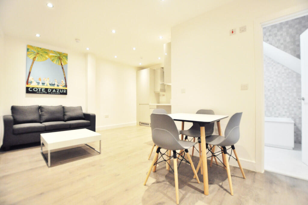 2 bed 1st Floor Flat for rent in London. From Elkay Properties - London