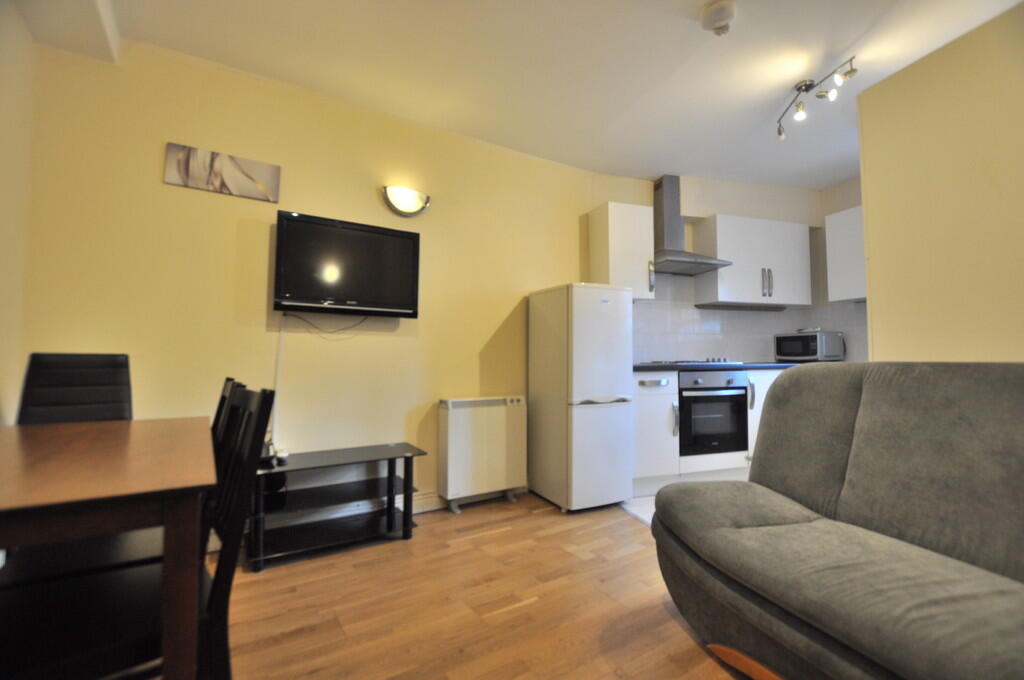 2 bed 1st Floor Flat for rent in London. From Elkay Properties - London