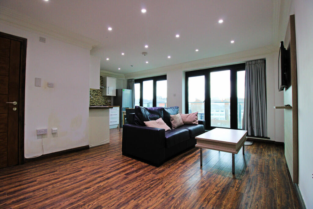 4 bed Apartment for rent in Stepney. From Elkay Properties - London