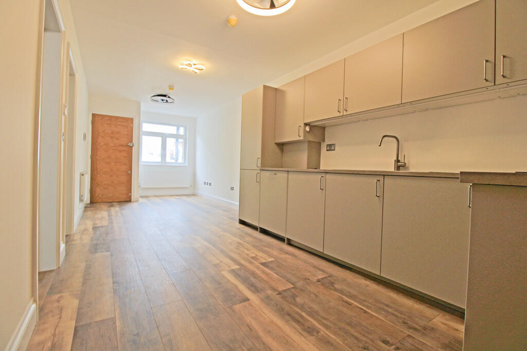 2 bed Apartment for rent in London. From Elkay Properties - London
