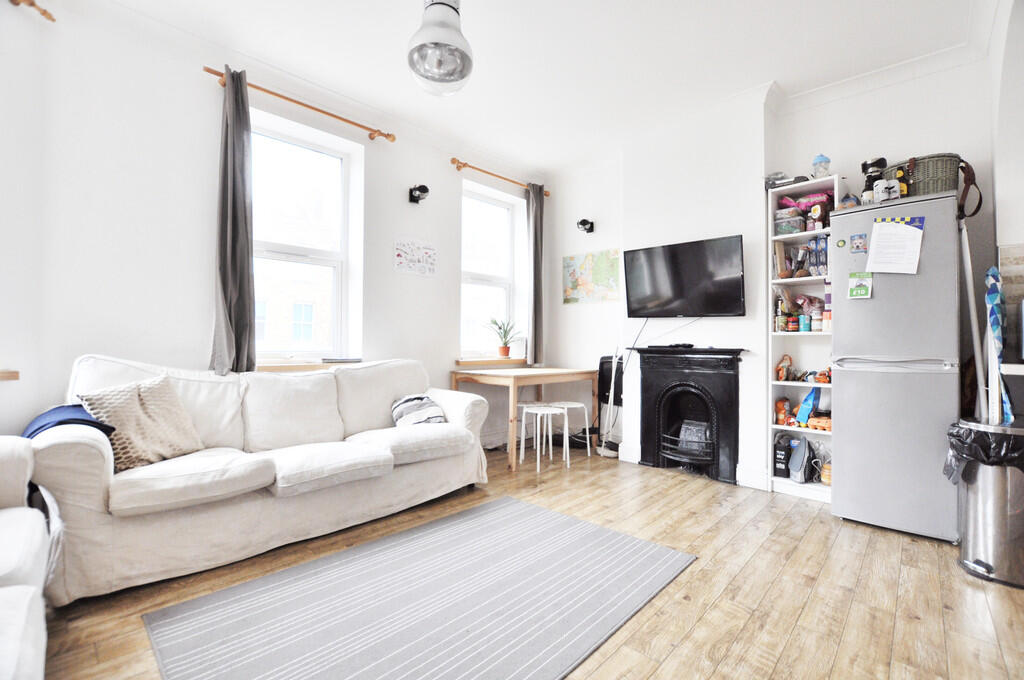 4 bed 1st Floor Flat for rent in London. From Elkay Properties - London 4 bed 1st Floor Flat for rent in London. From Elkay Properties - London