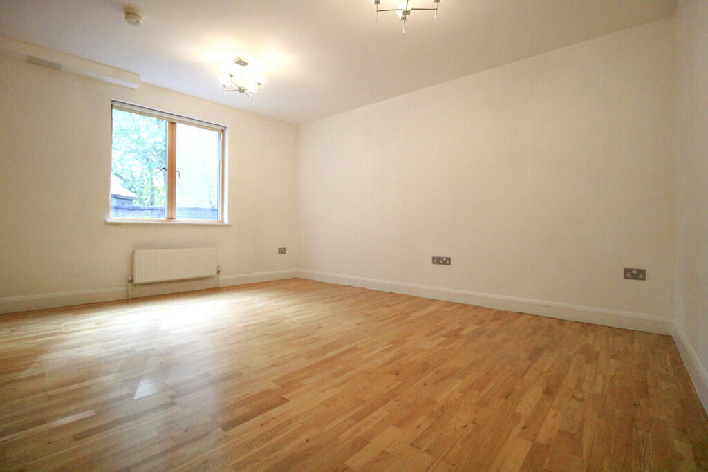 4 bed 1st Floor Flat for rent in London. From Elkay Properties - London 4 bed 1st Floor Flat for rent in London. From Elkay Properties - London