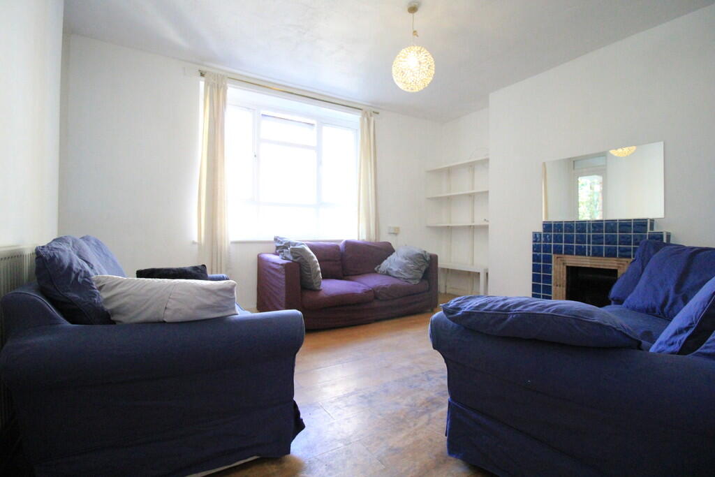 3 bed 1st Floor Flat for rent in Islington. From Elkay Properties - London