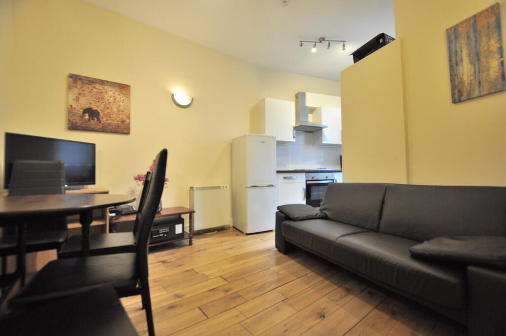 2 bed Apartment for rent in Stepney. From Elkay Properties - London