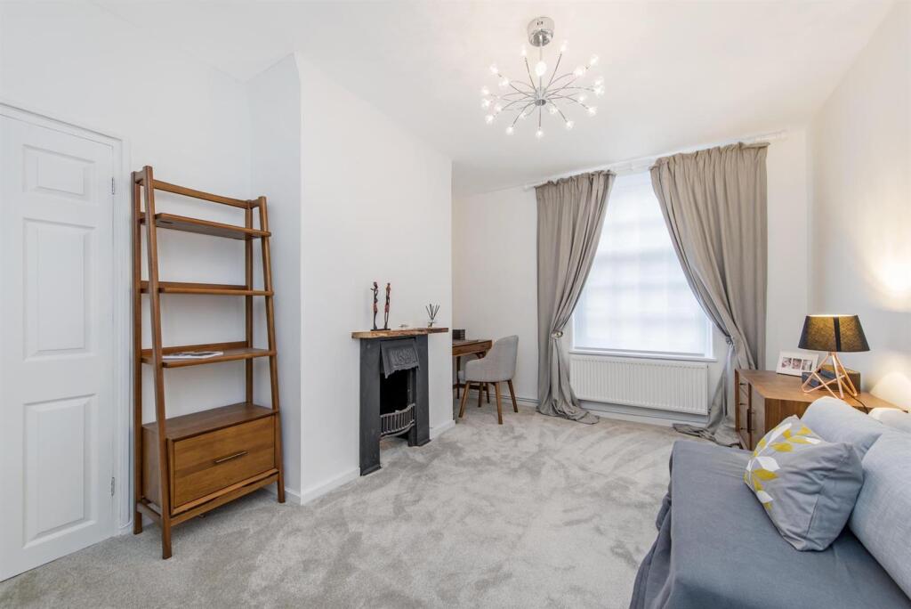 4 bed Apartment for rent in London. From Garton Jones - Westminster & Victoria