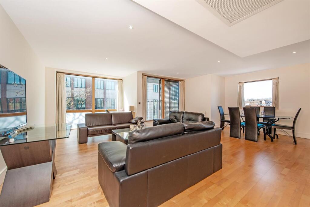 3 bed Apartment for rent in London. From Garton Jones - Westminster & Victoria