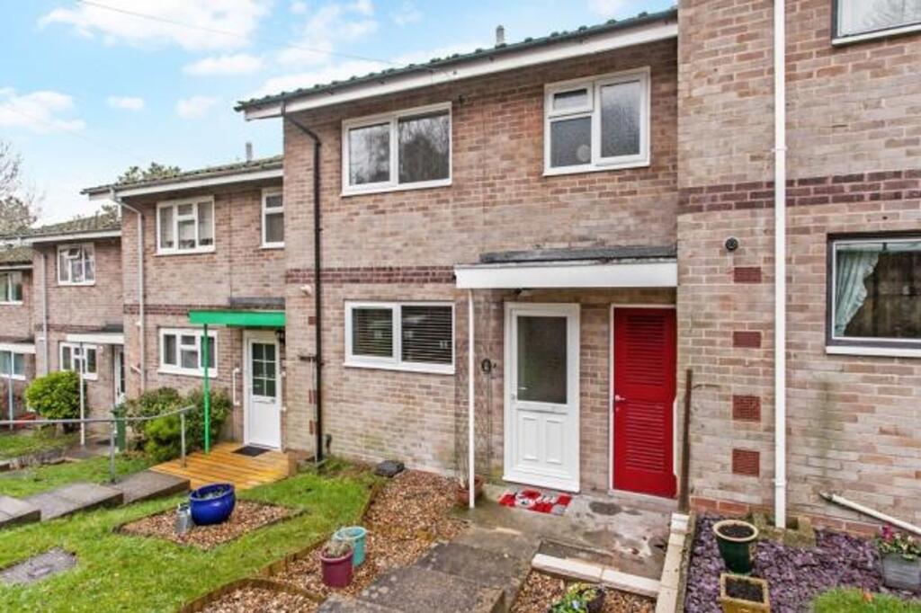 4 bed Mid Terraced House for rent in Winchester. From Dybles - Winchester