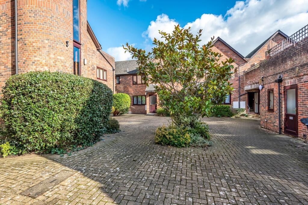 2 bed 1st Floor Flat for rent in Winchester. From Dybles - Winchester