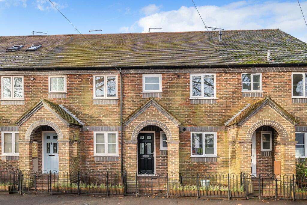 3 bed Mid Terraced House for rent in Winchester. From Dybles - Winchester