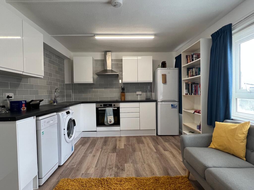 3 bed 1st Floor Flat for rent in Harestock. From Dybles - Winchester