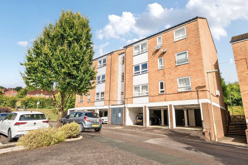 3 bed 1st Floor Flat for rent in Winchester. From Dybles - Winchester