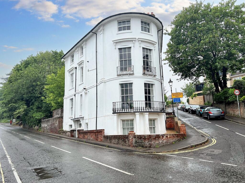 2 bed 1st Floor Flat for rent in Harestock. From Dybles - Winchester