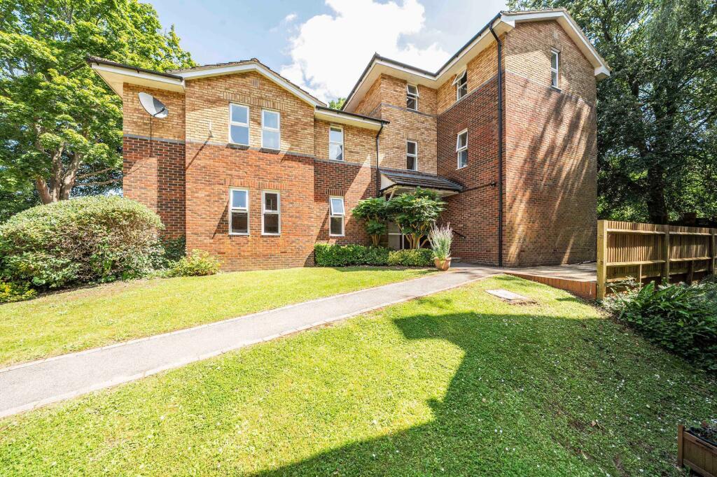 2 bed 1st Floor Flat for rent in Otterbourne. From Dybles - Winchester