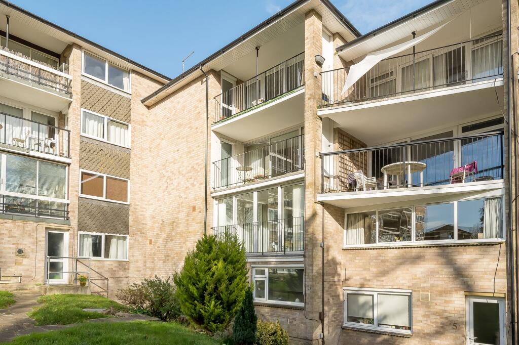 4 bed Studio for rent in Winchester. From Dybles - Winchester