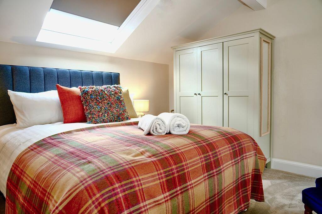 4 bed HMO for rent in Glossop. From Croft Lettings Ltd - Glossop