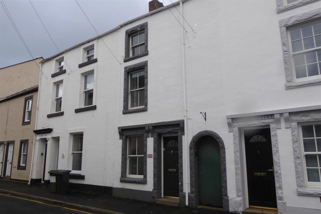 3 bed Mid Terraced House for rent in Cockermouth. From Grisdales Estate Agents - Cockermouth