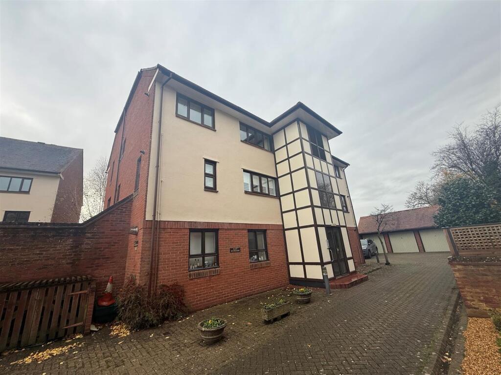 2 bed Apartment for rent in Wimborne Minster. From Harker & Bullman - Wimborne