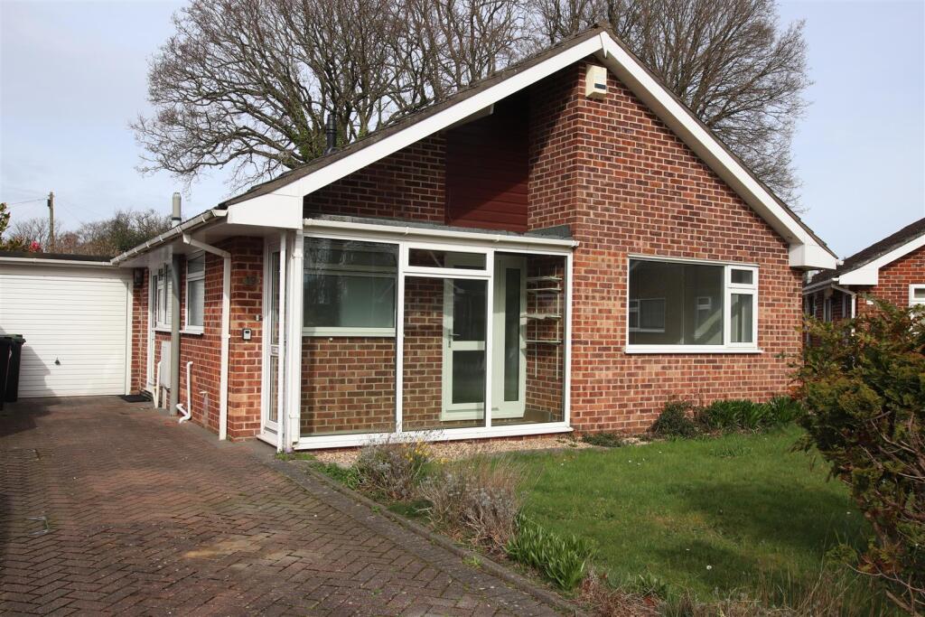 2 bed Detached bungalow for rent in Ferndown. From Harker & Bullman - Wimborne